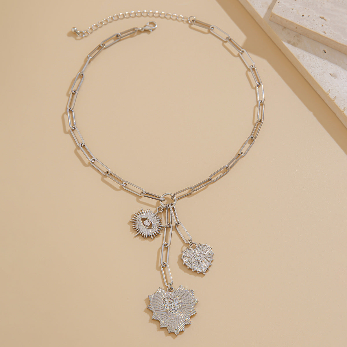 Ins zircon inlaid sun necklace for women, cold and cool style heart-shaped alloy pendant, collarbone chain