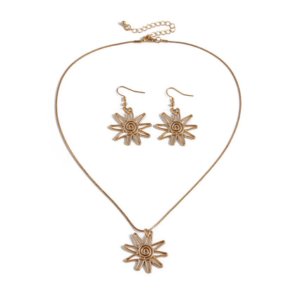 Fashion Sun 3D Alloy Necklace Set Simple Geometric Pendant Clavicle Chain